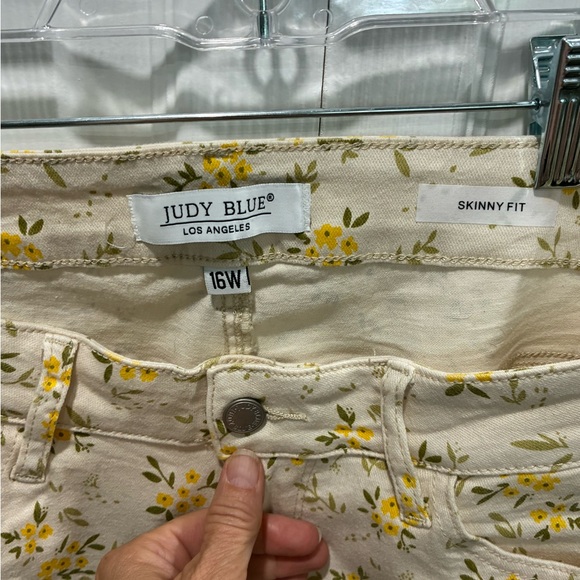 Judy Blue Cream and Yellow Skinny Floral Jeans - Picture 2 of 5